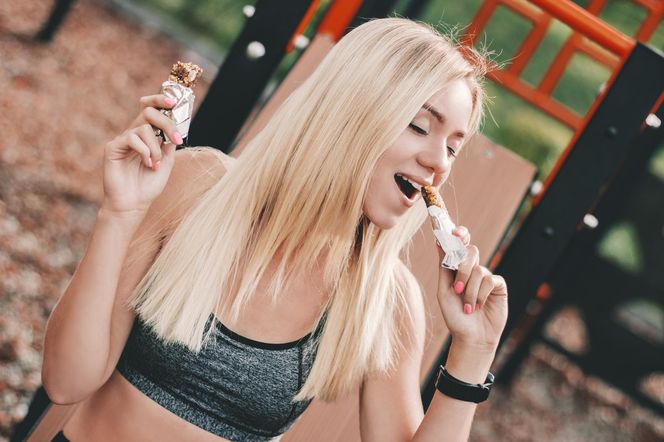 „Fit” tylko z nazwy. W produktach Lewandowskiej i Chodakowskiej wykryto koktajl pestycydów