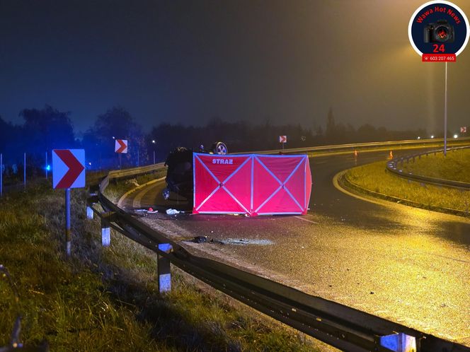 Matka nie żyje, w aucie dzieci. Śmiertelne dachowanie w Warszawie