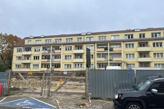 Budowa nowego bloku oburza mieszkańców