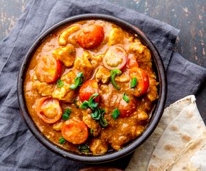 Łopatka wieprzowa z pomidorami na ostro