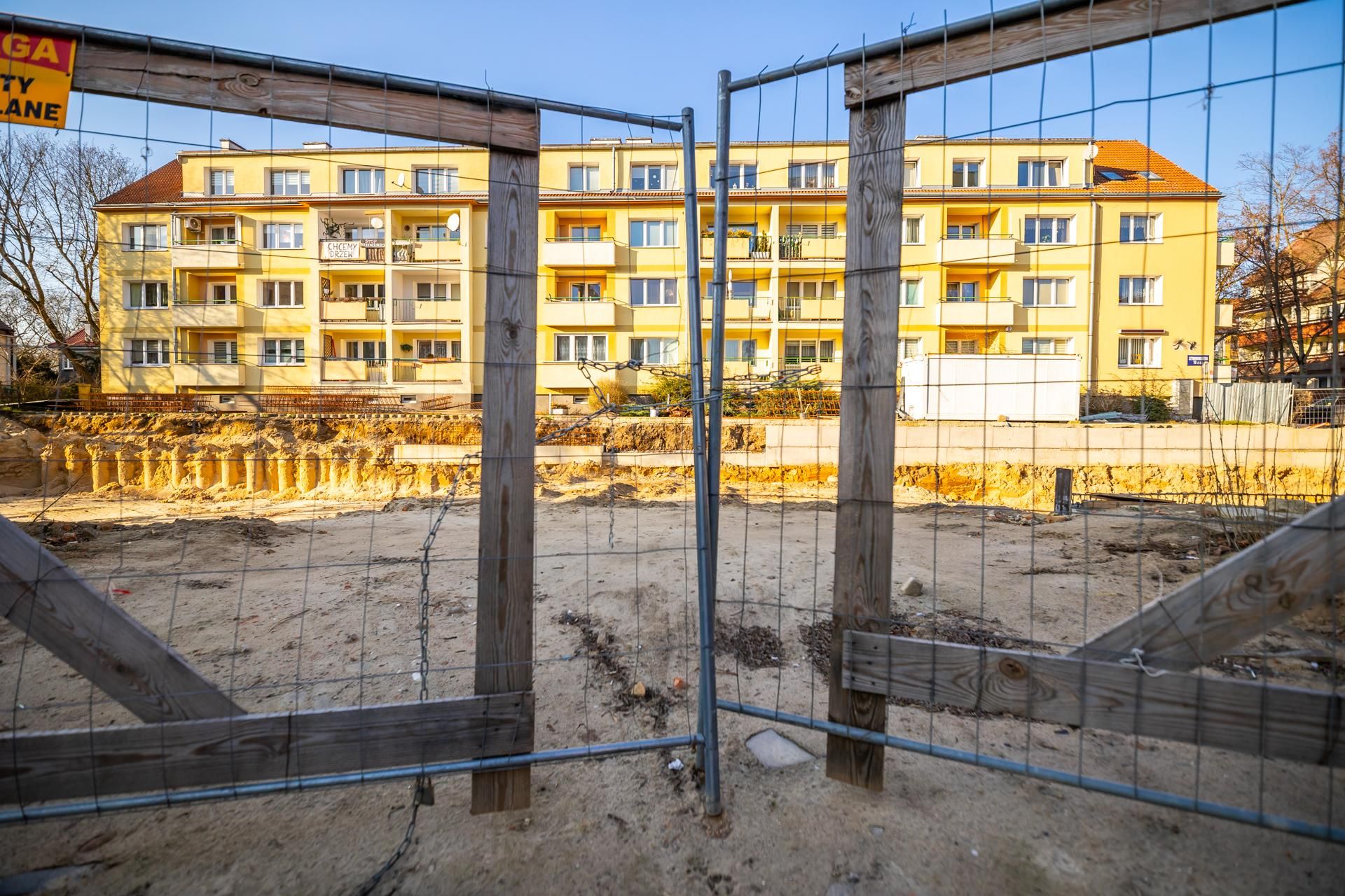 Wstrzymana budowa bloku przy ul. Szymanowskiego w Szczecinie