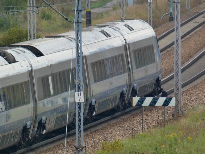  Koszmar na kolei. Pieszy wpadł pod pędzący pociąg na stacji Warszawa Toruńska. Tragiczne wieści