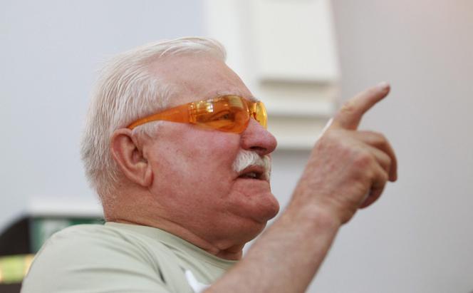 Lech Wałęsa powiadomił, że trafił do szpitala