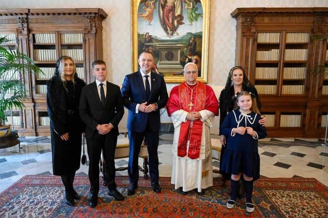 Prezydent Karol Nawrocki wraz z małżonką Martą i dwójką dzieci przybyli w piątek, 5 września do Watykanu, gdzie zostali przyjęci na audiencji przez papieża Leona XIV