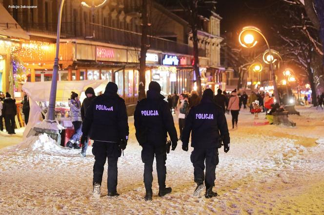 Noc w Zakopanem minęła spokojnie, ale o scenach na Krupówkach głośno już na całym świecie