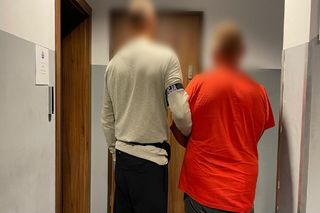 Kradł przebrany w prześcieradło, usłyszał już zarzuty