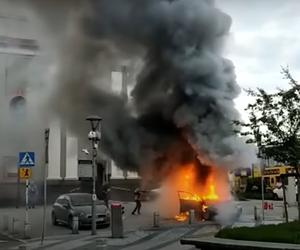 Pożar samochodu w Rybniku. Palił się przed Starym Kościołem