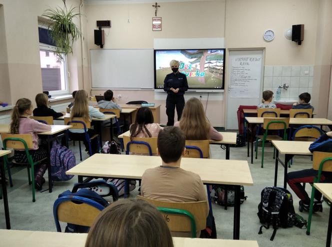 Policjanci przypominali najmlodszym o bezpieczeństwie w internecie