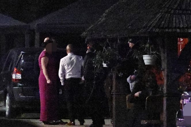 Anna Lewandowska w nocy pali elektryczne papierosy