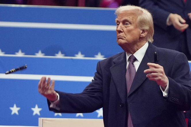 Tego Trump jeszcze nie robił! Chce ogromnej parady w swoje urodziny. "Jak król"