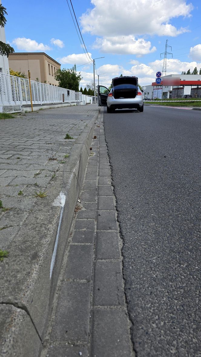 Samochód huknął w rowerzystkę! Kobieta nie przeżyła. Wszystko się nagrało