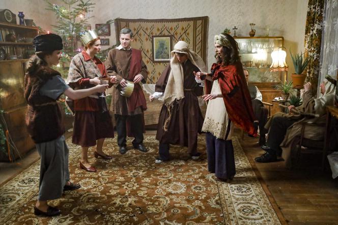 Stulecie Winnych 4. Ewa (Sonia Mietielica), Ania (Urszula Grabowska), Jasiek (Patryk Szwichtenberg), Michelle (Maria Pawłowska)