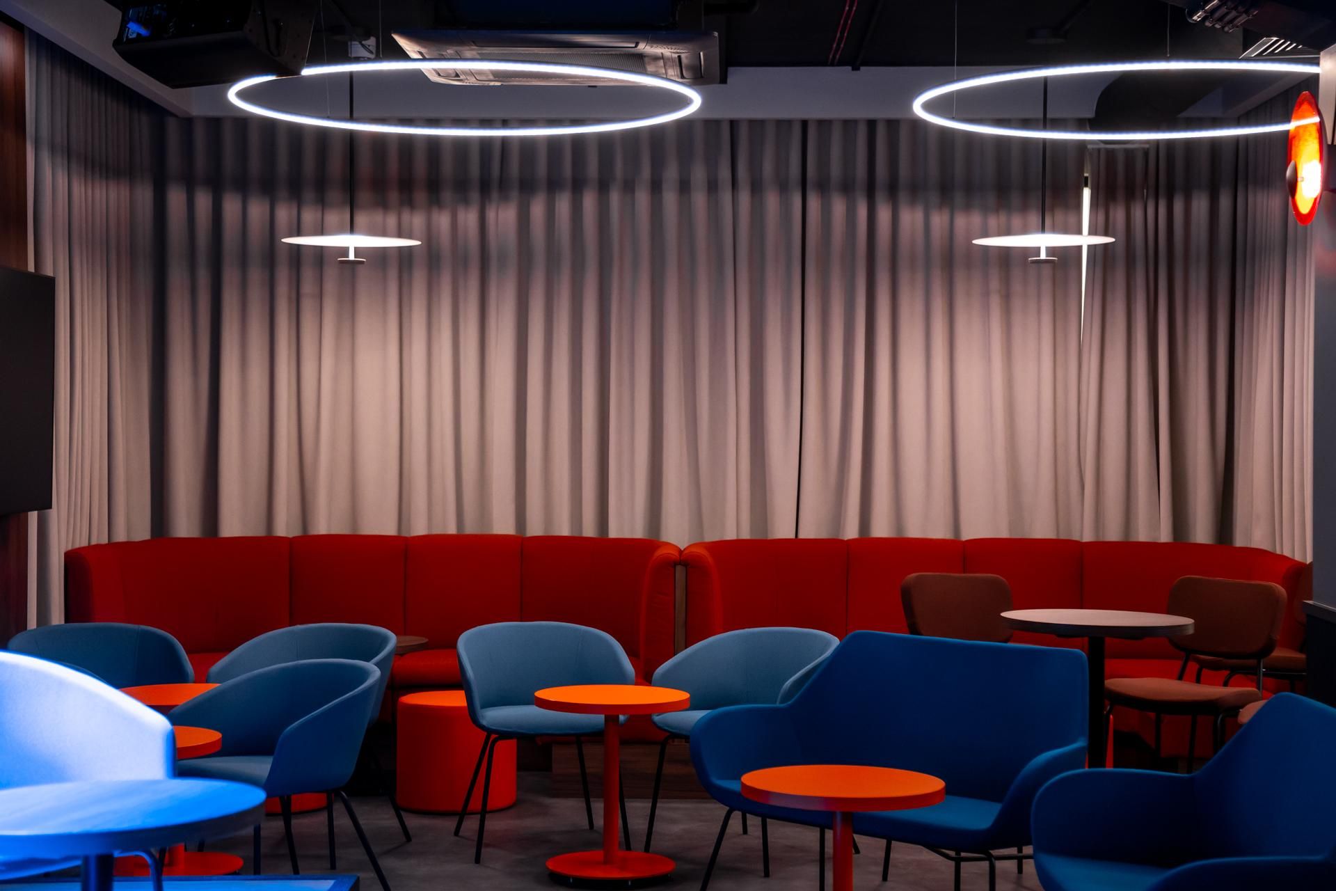 Wnętrza odnowionej "Cepelii" w Warszawie