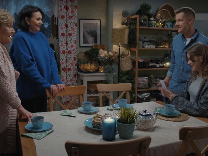 M jak miłość, odcinek 1855: Barbara (Teresa Lipowska), Marysia (Małgorzata Pieńkowska), Paweł (Rafał Mroczek), Franka (Dominika Kachlik) 