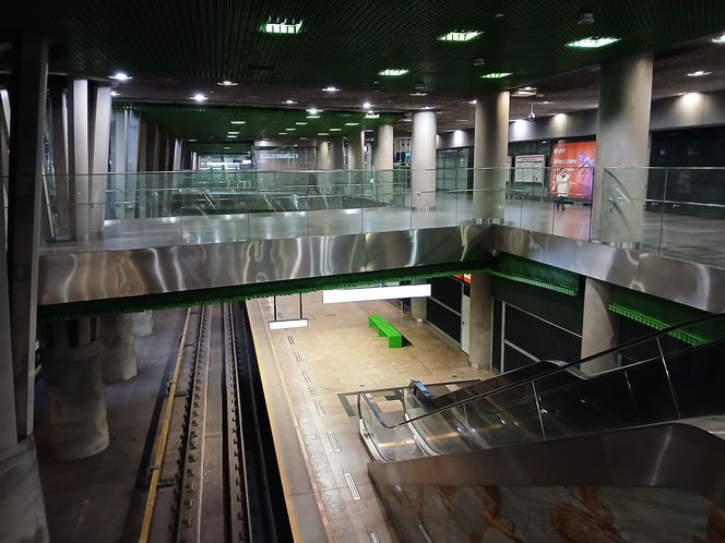 Peron 3. linii metra na stacji M2 Stadion Narodowy w Warszawie