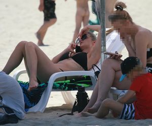 Marlena Muranowicz, wkrótce była żona Mroczka w bikini na plaży.