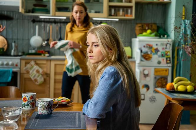 Zakochani po uszy, odc. 1. Asia (Katarzyna Grabowska), Halina (Marta Bizon)