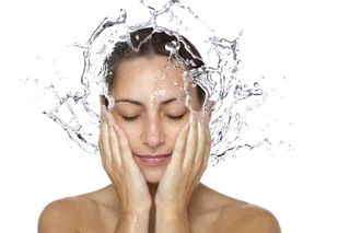 Sebum (łój skórny) na twarzy i włosach. Jak ograniczyć wydzielanie sebum?