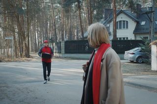 M jak miłość odc. 1869. Dorota (Iwona Rejzner), kurier (Jakub Dzięcielski)