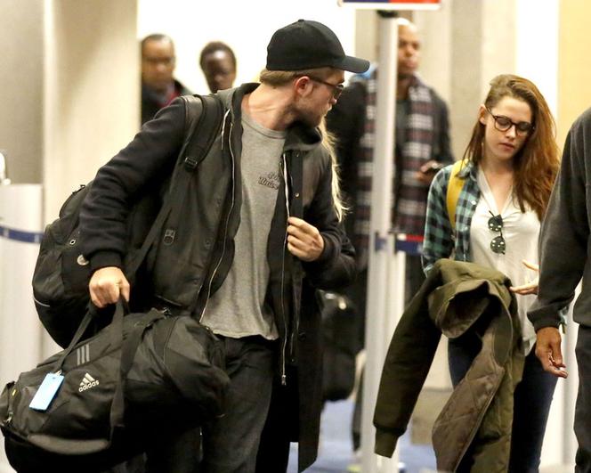 Kristen Stewart i Robert Pattinson na lotnisku