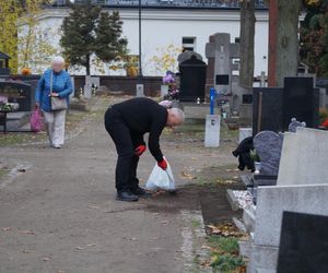 Ostatnie przygotowania do 1 listopada. Tak wygląda to na najstarszym cmentarzu w Bydgoszczy