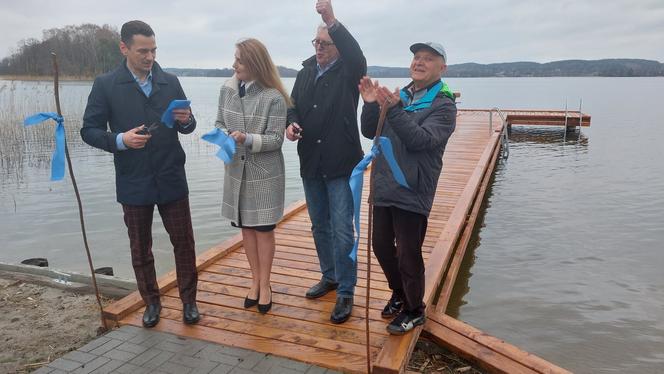 Tomaszkowo. Nowy pomost nad jeziorem Wulpińskim już gotowy! [ZDJĘCIA]