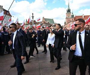 Uroczyste wejście Pary Prezydenckiej do Pałacu Prezydenckiego. Przemarsz ulicami Warszawy