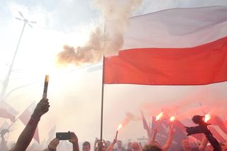 Założyli takie koszulki na Godzinę W. Internauci są zażenowani!