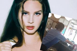 Lana Del Rey sprzedaje gofry w zajeździe przy drodze. Nagrali, jak pracuje za ladą
