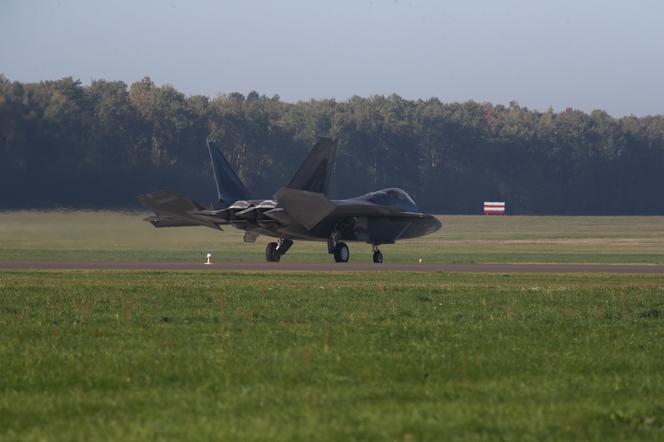 W Łasku odbywają się ćwiczenia sił powietrznych NATO. "Odpowiemy na każde wrogie działanie"