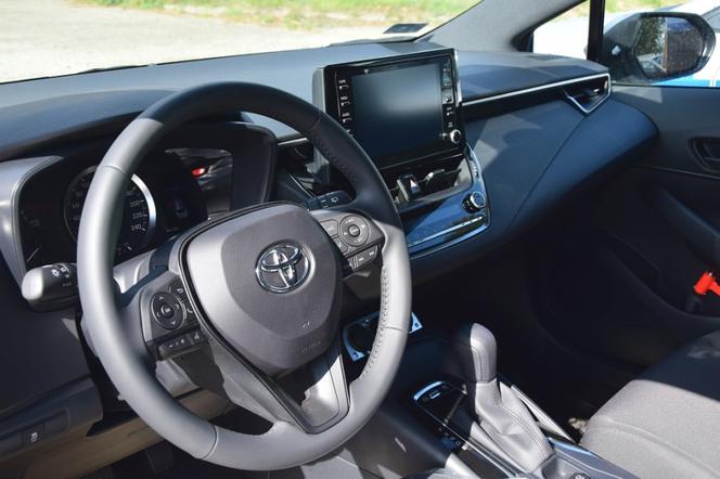 Hybrydowe radiowozy dla podkarpackiej policji. To ciche i ekologiczne Toyoty
