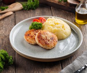 Mielone z kaszą jęczmienną zamiast bułki: przepis na soczyste i pyszne kotlety