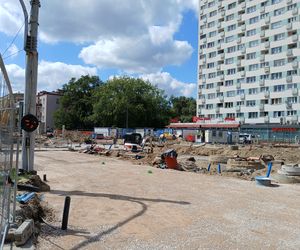 Budowa tramwaju do Dworca Zachodniego, skrzyżowanie ul. Grójeckiej i Bitwy Warszawskiej 1920 Roku