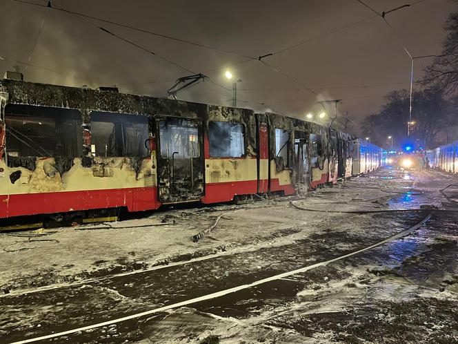 Gdańsk: Dwa tramwaje spłonęły w pożarze w zajezdni tramwajowej