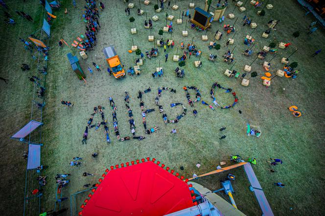 Podwórko Allegro na 28. Pol’and’Rock Festival to relaks i zabawa w jednym miejscu