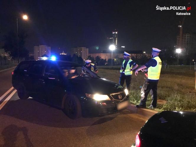 Szybkie samochody stanęły do nielegalnego wyścigu w Katowicach. Interweniowała policja [ZDJĘCIA, WIDEO]