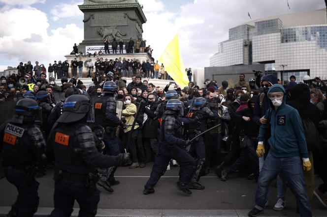 Protesty we Francji. Kilkunastu policjantów rannych