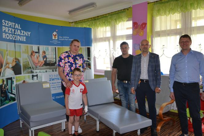 Nowe łóżka dla rodziców małych pacjentów w Szpitalu Powiatowym we Włoszczowie 