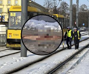 Potrącenia pieszej przez tramwaj na przystanku Ratusz-Arsenał