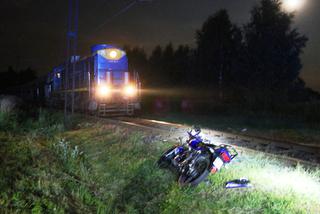 Zderzenie motocyklisty z pociagiem. Ciężko rannego 15-latka zabrał śmigłowiec LPR [ZDJĘCIA]