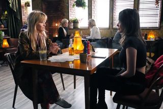 	Barwy szczęścia odc. 3038. Madzia (Natalia Sierzputkowska), Wiktoria Bral (Monika Mikołajczak) 