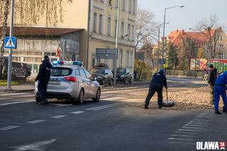 Ziemniaki zasypały całą ulicę Krutowskiego 