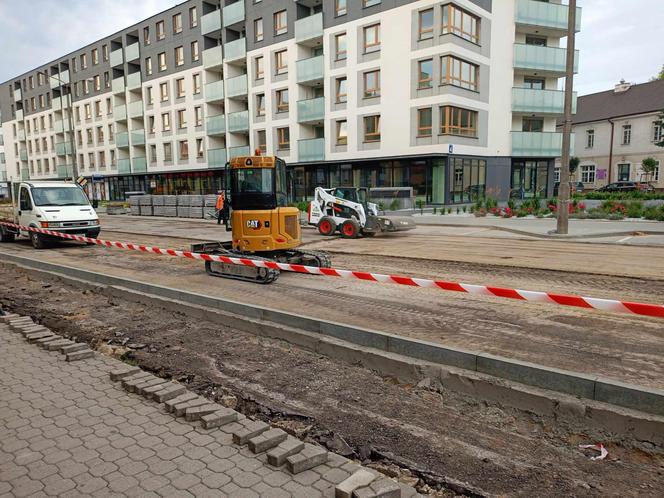 Na ul. Armii Krajowej powstaje już nowa nawierzchnia. Jej skrzyżowanie z ulicami Wojskową i Piłsudskiego zostanie zamknięte na kilka dni.