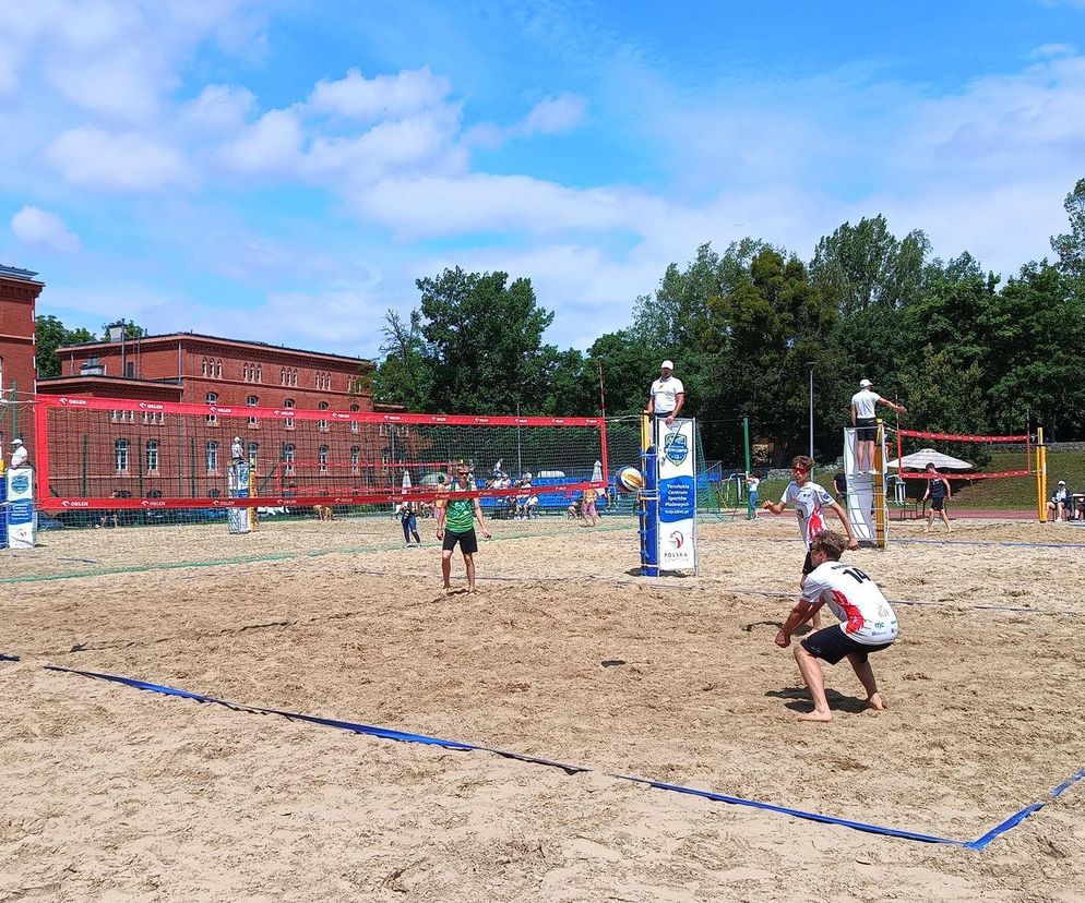 Siatkówka plażowa w centrum Torunia. Stwórz własną drużynę na IV Turniej Trzech Gmin