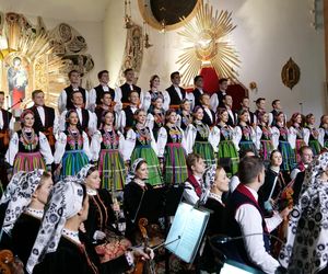 Występ zespołu Mazowsze w Starachowicach