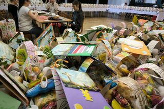 Świąteczna pomoc z Leszna. 600 koszyczków trafi do seniorów [ZDJĘCIA]