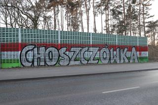 Nikt nie chce zmyć graffiti z wiaduktu. Urzędniczy ping pong na Choszczówce