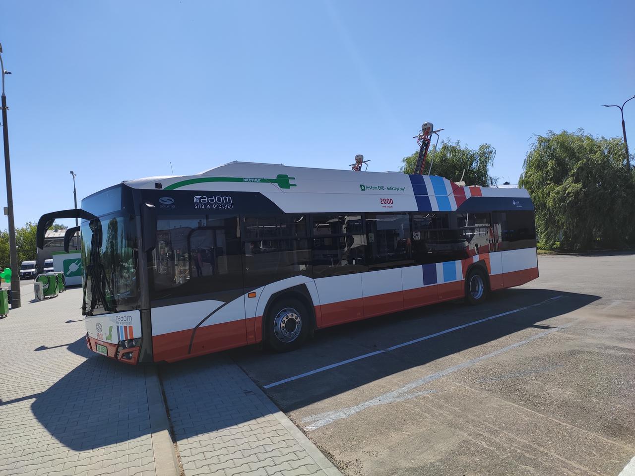 Naprądek i jego koledzy wyjadą jutro na drogi - Miasto odebrało elektryczne autobusy [FOTO, WIDEO]