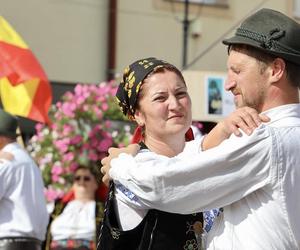 Rozpoczął się 60. jubileuszowy Tydzień Kultury Beskidzkiej. Przyjechało 20 zespołów z całego świata ZDJĘCIA, PROGRAM