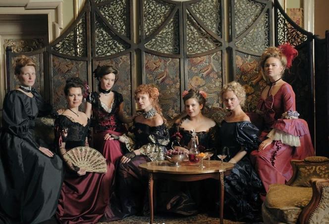 Polowania na ćmy. Aleksandra - Yvette (Sonia Mietielica), Blauth (Karolina Rzepa), Bzowska (Melania Grzesiewicz), Therese (Paula Stępczyńska), 